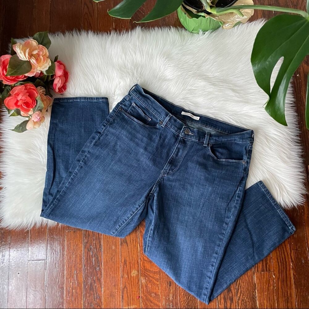 Levi’s Classic Straight Leg Jeans Size 16